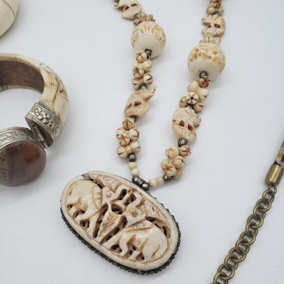 Lot of Vintage Carved Bone or Plastic Necklaces and Bracelets from India? - Picture 4 of 15